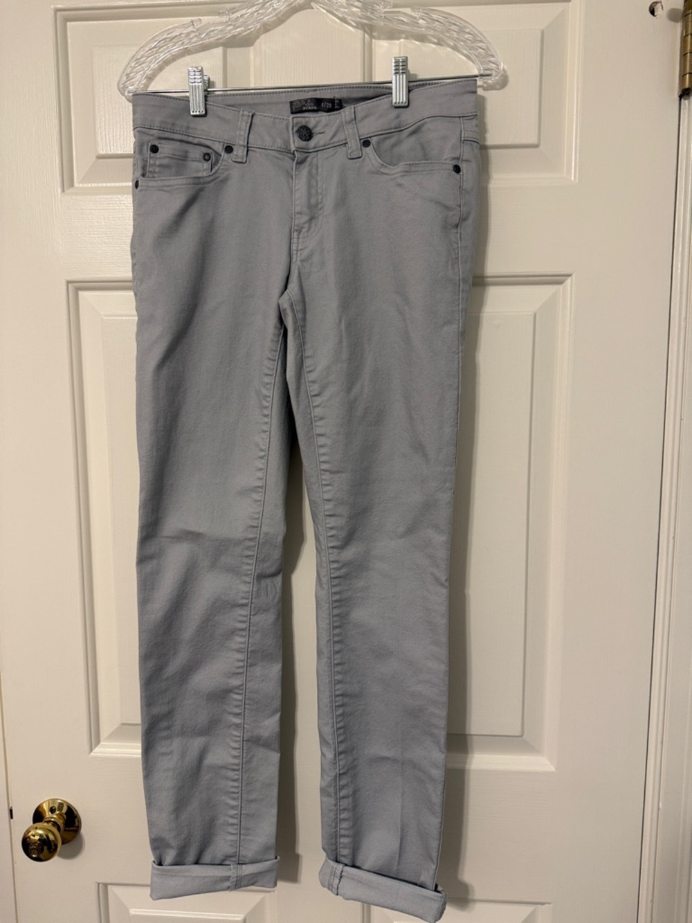 Prana Light Gray ‘Kara’ Skinny Jeans w/Some Stretch. Wear Cuffed or Straight